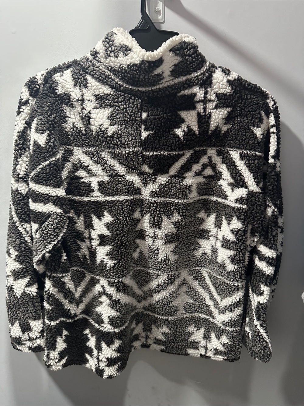 Cozy Black & White Sherpa Pullover Hoodie - Women - Picture 2 of 4